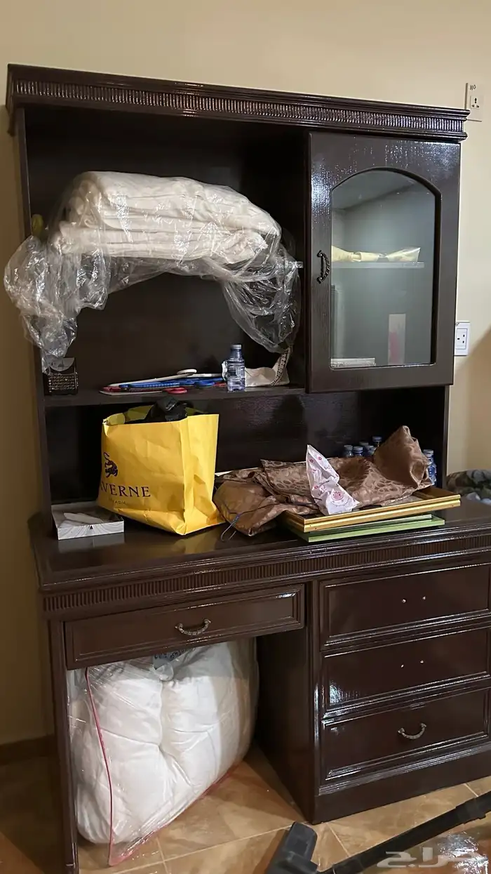تسريحة و مكاتب للبيع 1