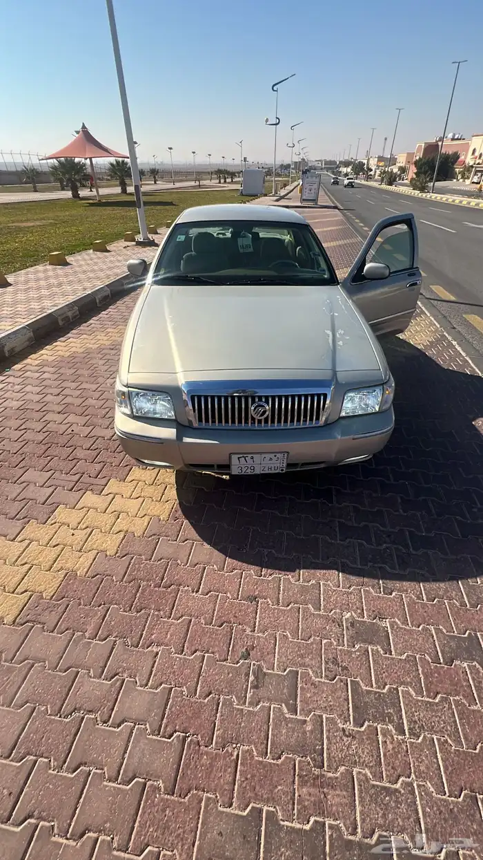 فورد جراند ماركيز مخزن نظيف 1