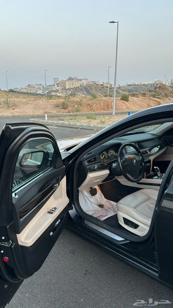 Bmw 730li نظيفة 11