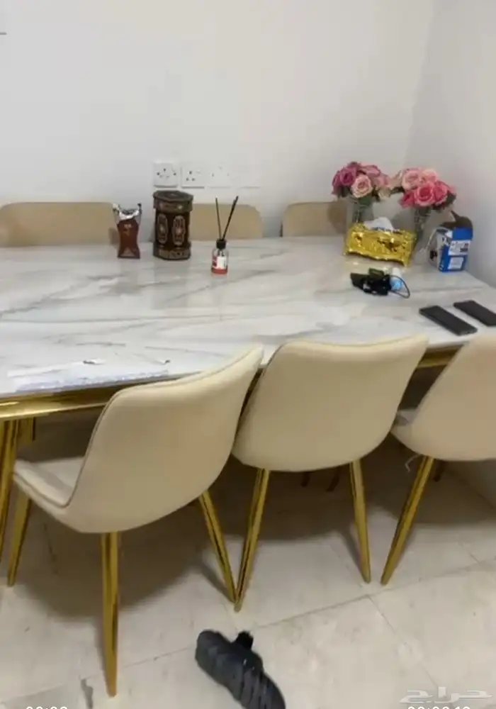 طاوله مع 6 كراسي 0