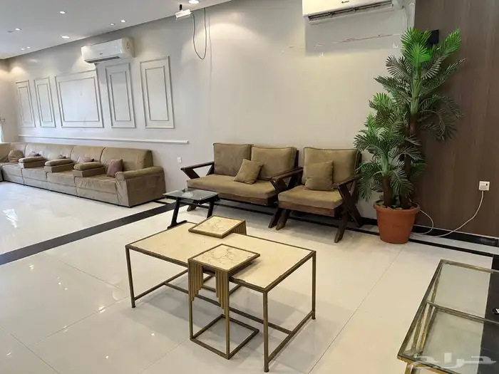 عندنا شاليه 44