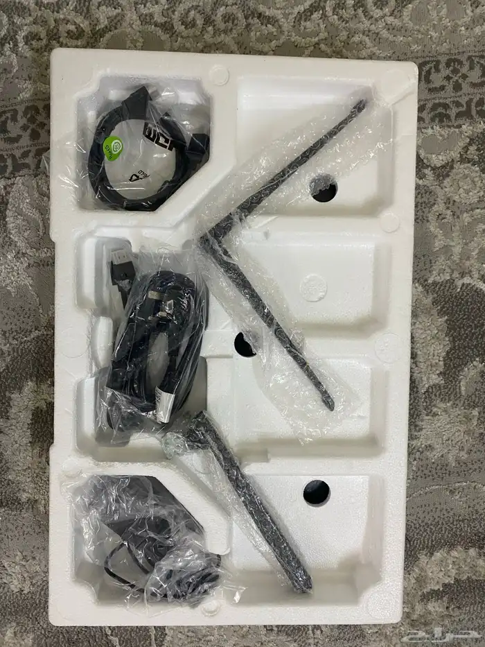 للبيع شاشة قيمنق Devo وماوس باد Roccat 7