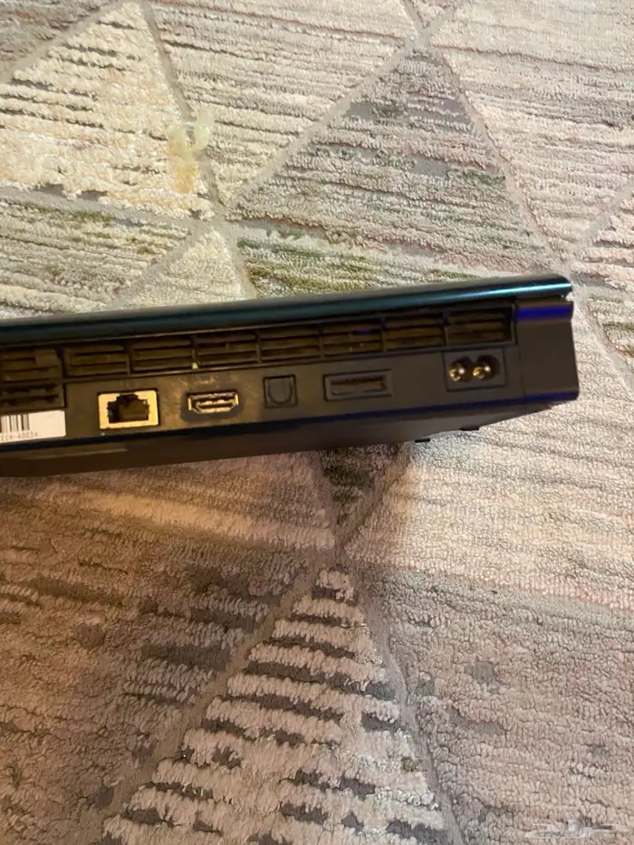 سوني 3 نضيف مايشتكي من شي له 10 سنوت بدون ذاكره ماله أسلاك 2