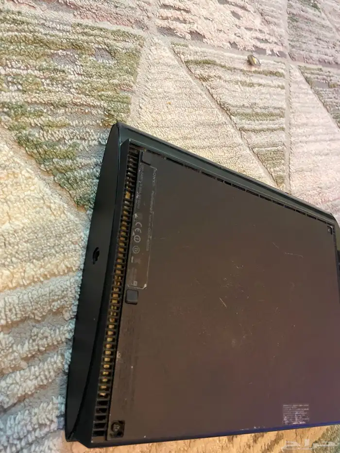 سوني 3 نضيف مايشتكي من شي له 10 سنوت بدون ذاكره ماله أسلاك 5