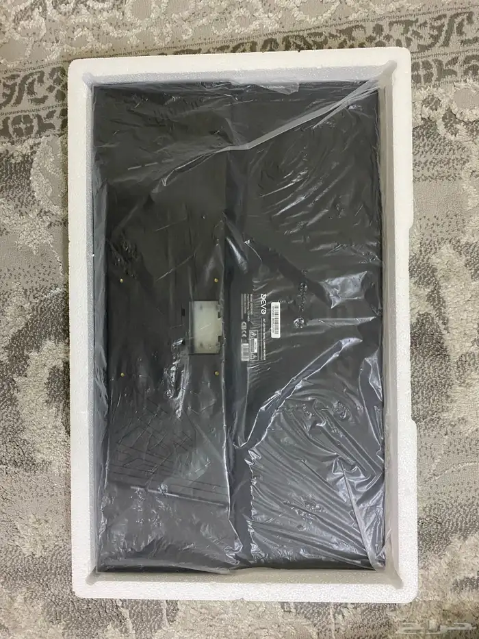 للبيع شاشة قيمنق Devo وماوس باد Roccat 8