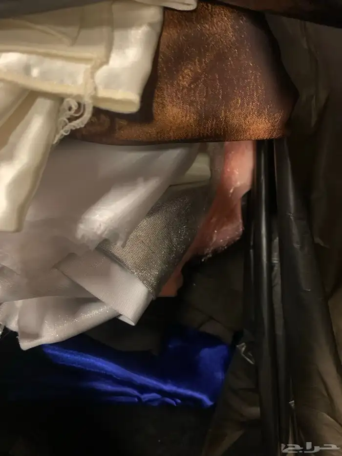 دواليب خشب وادوات تجميل وخياطه واقمشه للبيع 6