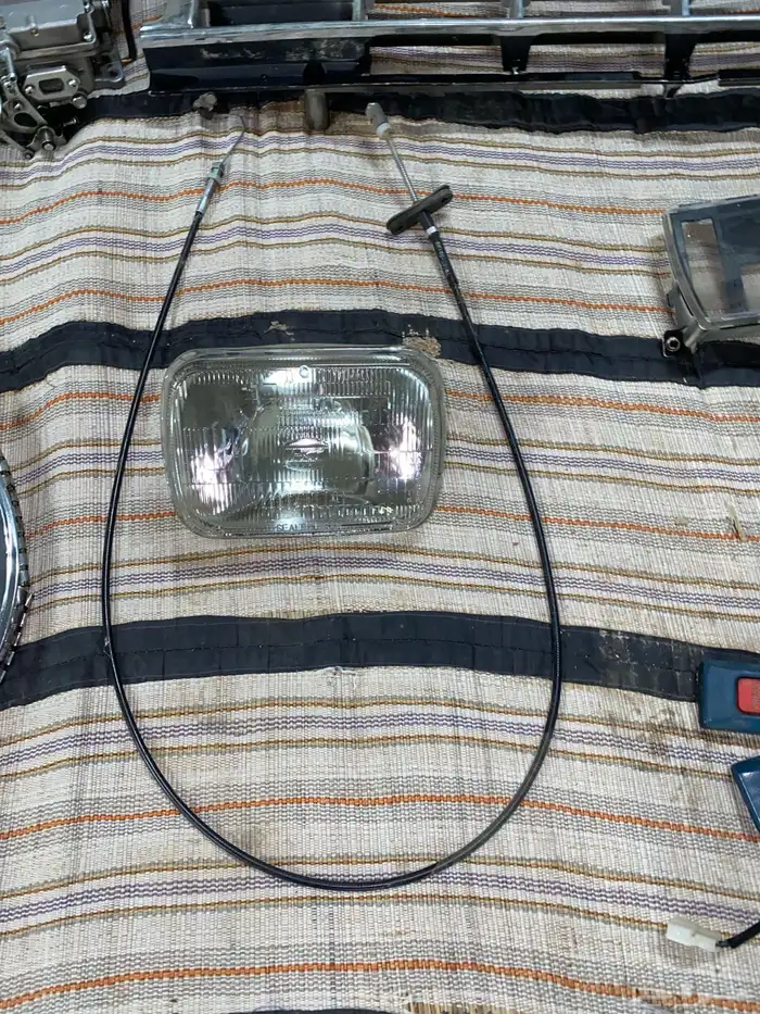 قطع هايلكس 1985 3