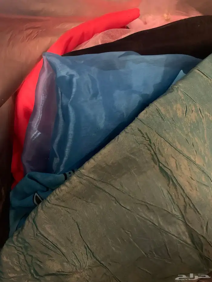 دواليب خشب وادوات تجميل وخياطه واقمشه للبيع 7