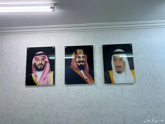 كلادينج-حروف مضيئة- بنرات-ستيكرات -كروت شخصيه-كانفس-رول أب 1