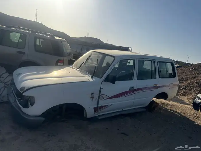 صالون لاندكروزر 93 قطع غيار 0