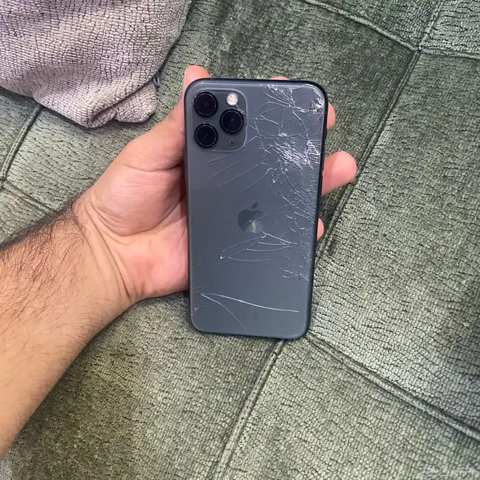 بسعر مغري ايفون 11 برو ب595ريال 0