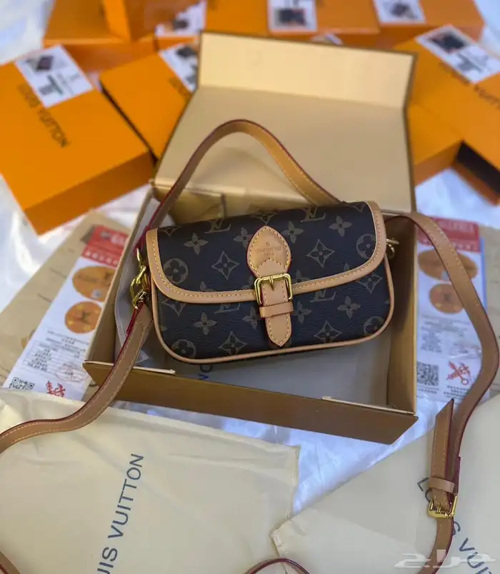 شنط اقنر وسان لوران وشانيل 35