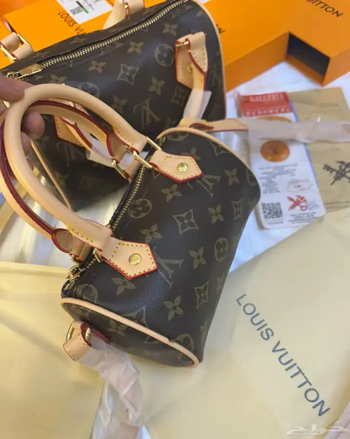 شنط اقنر وسان لوران وشانيل 36