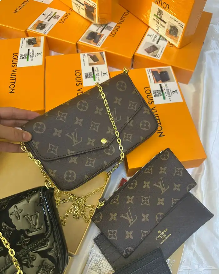 شنط اقنر وسان لوران وشانيل 24