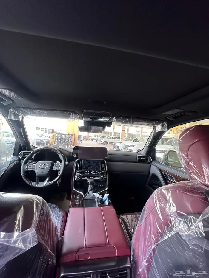 تويوتا لكزس LX600 بريمي 2025اخر دفعه رمادي داخل عنابي 7