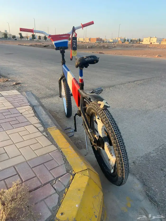 سيكل كوبرا عليه جنزير ومسكات نجوم وعلي جنزير دباب 1