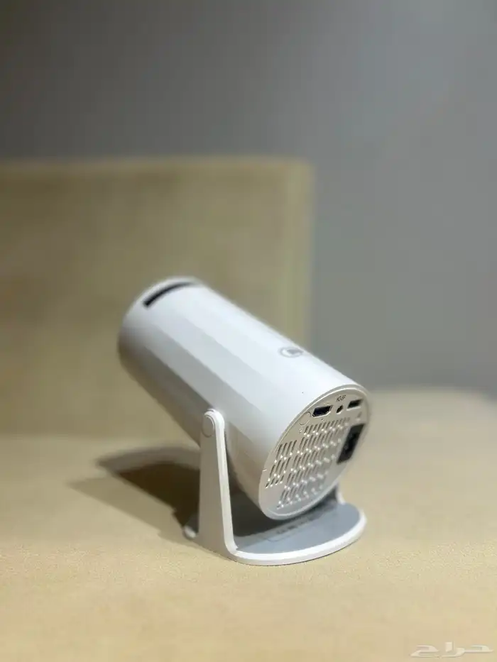 بروجكتر 4k فيه نتفلكس ويوتيوب ومتجر التطبيقات ومدخل HD 1