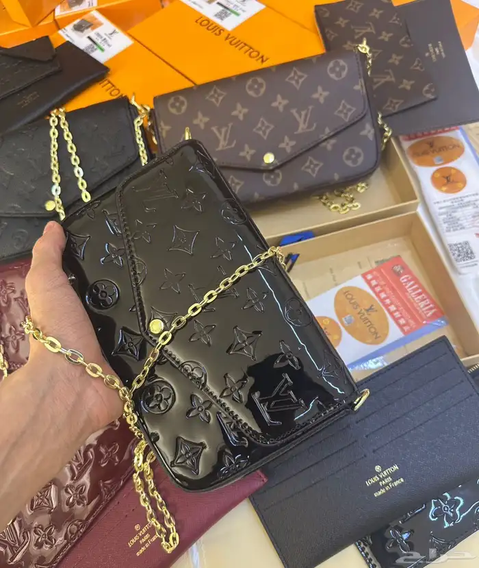 شنط اقنر وسان لوران وشانيل 22