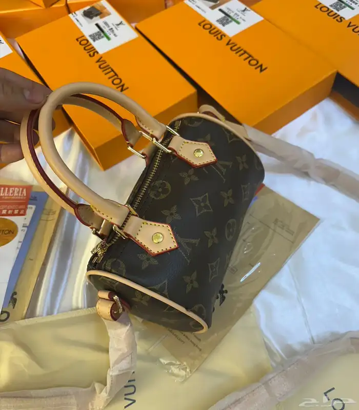 شنط اقنر وسان لوران وشانيل 37