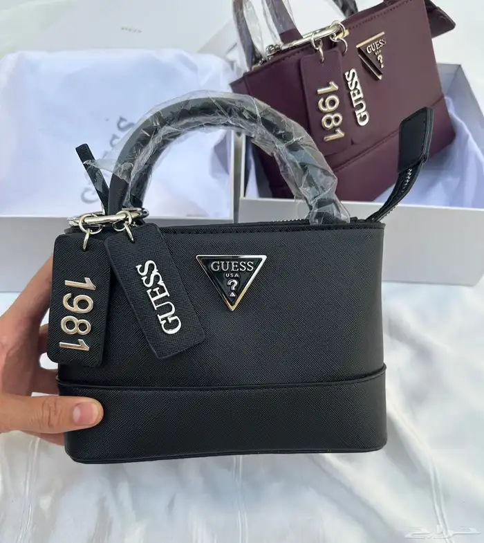 شنط اقنر وسان لوران وشانيل 53