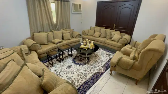 طقم كنب يتسع ل 13 شخص للبيع 1