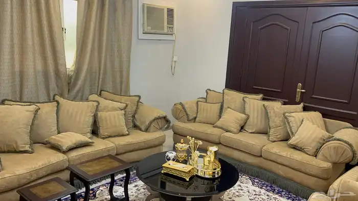 طقم كنب يتسع ل 13 شخص للبيع 2