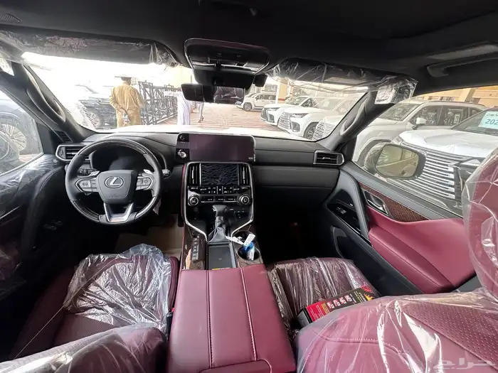 تويوتا لكزس LX600 بريمي 2025اخر دفعه رمادي داخل عنابي 6