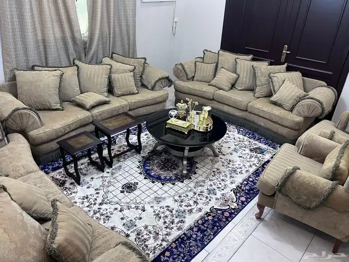 طقم كنب يتسع ل 13 شخص للبيع 0