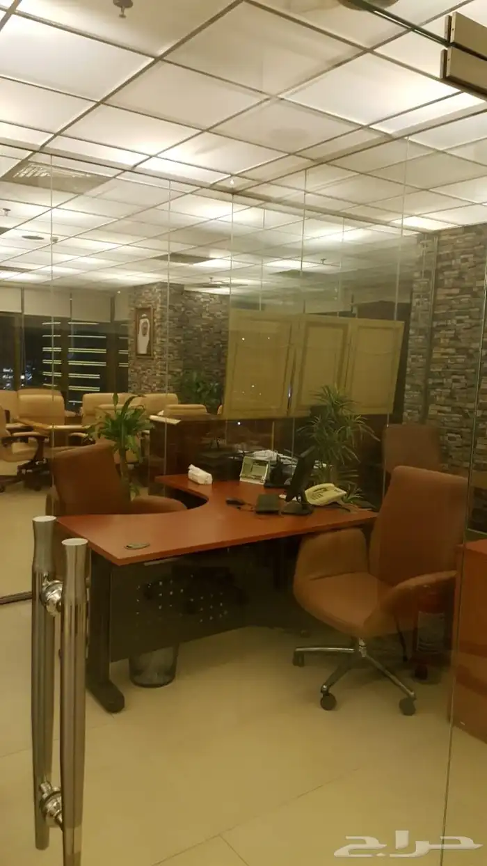 مكاتب مجهزة وفاخرة للايجار في موقع استراتيجي بجده 0