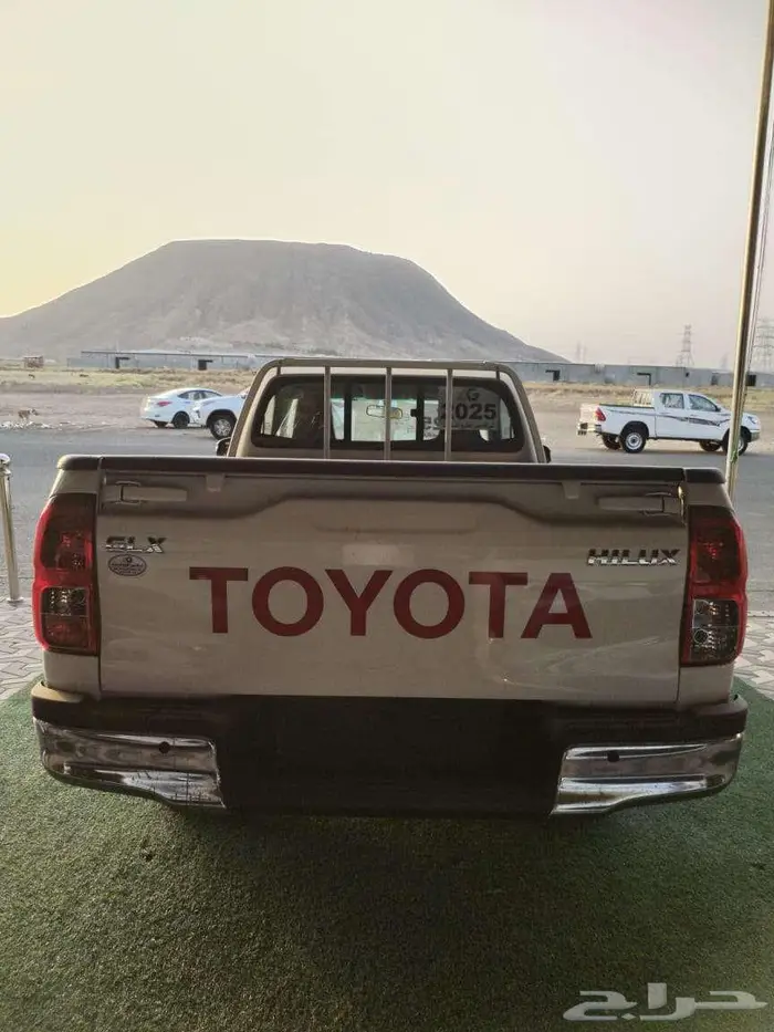 تويوتا - هايلوكس غماره بنزين GLX 2025 3