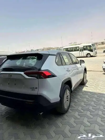 تويوتا راف فور LE بنزين دبل 2025 نقدا وتقسيط 1