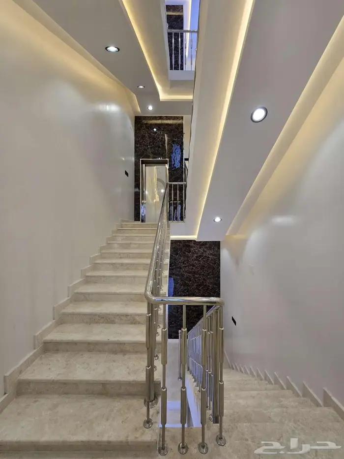 روف علوي فاخر للبيع بحي الزهور المحالة 16