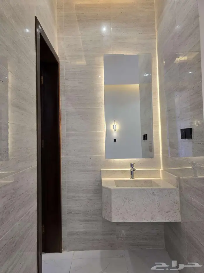 روف علوي فاخر للبيع بحي الزهور المحالة 5