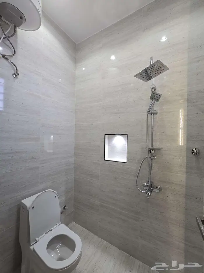 روف علوي فاخر للبيع بحي الزهور المحالة 30