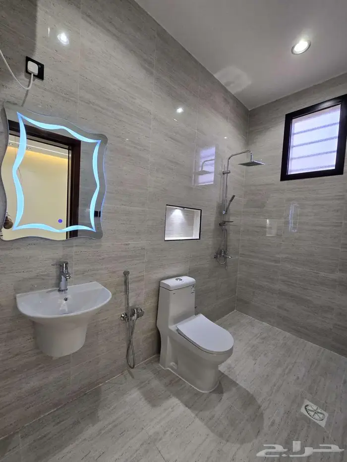 روف علوي فاخر للبيع بحي الزهور المحالة 4