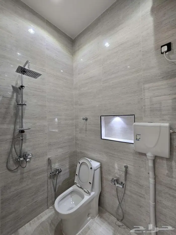 روف علوي فاخر للبيع بحي الزهور المحالة 8