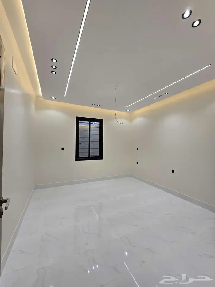 روف علوي فاخر للبيع بحي الزهور المحالة 13