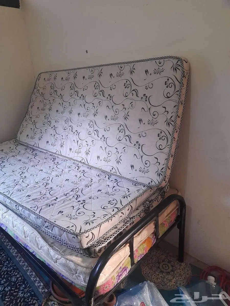 تلاجةجديد و3 سراير حديد مع 3 مراتب نظيفة بسيط اقل من شهر 4