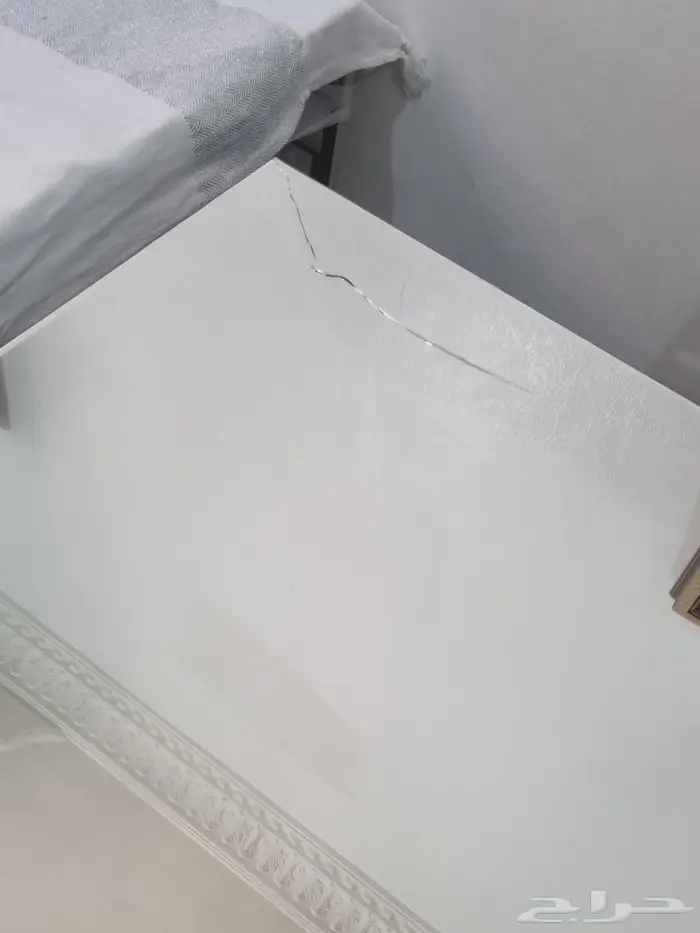 طاوله فضيه ومرايا ذهبي 1