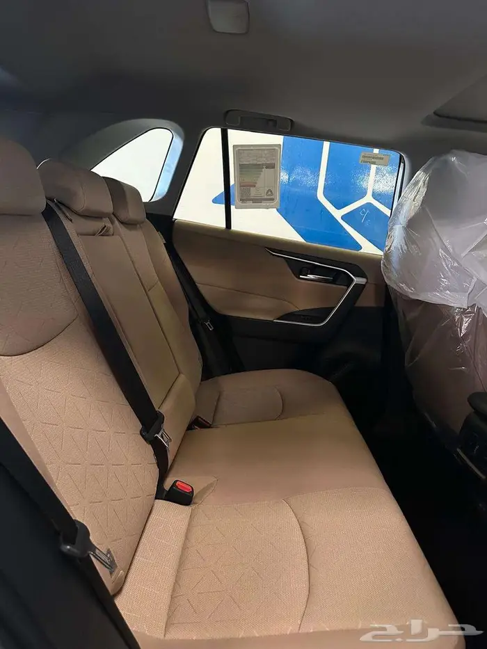 تويوتا RAV4 XLE 4X4 2025 7
