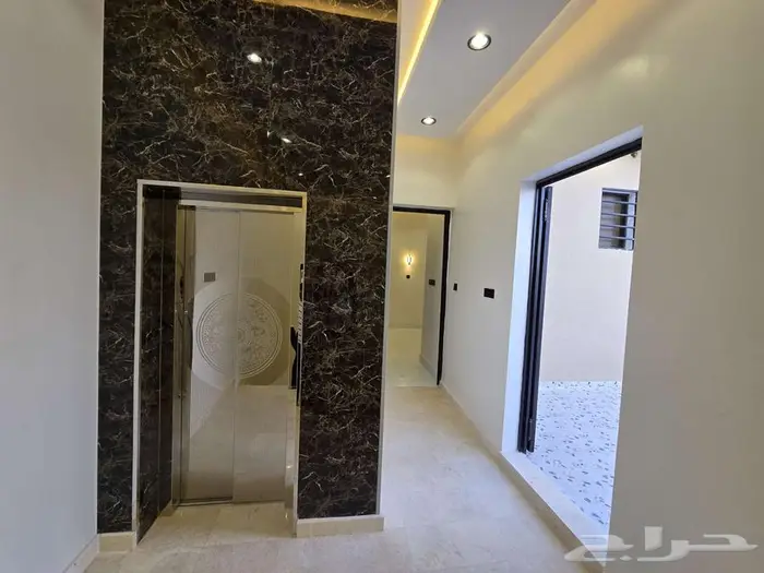 روف علوي فاخر للبيع بحي الزهور المحالة 25