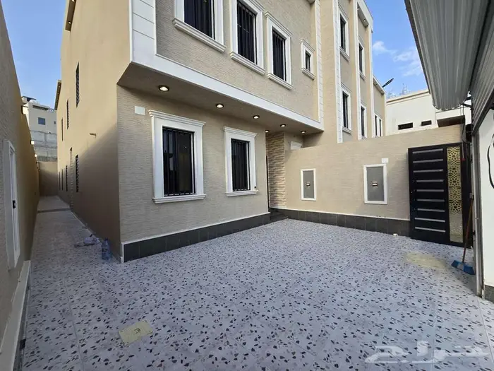 روف علوي فاخر للبيع بحي الزهور المحالة 12