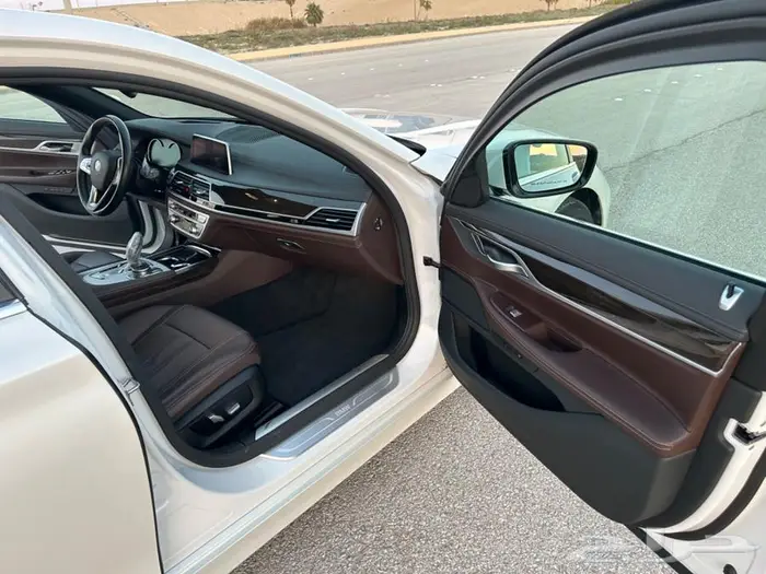 BMW الفئة السابعة موديل 2019 نظيفة جدا 11