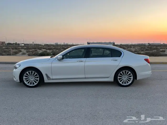 BMW الفئة السابعة موديل 2019 نظيفة جدا 2