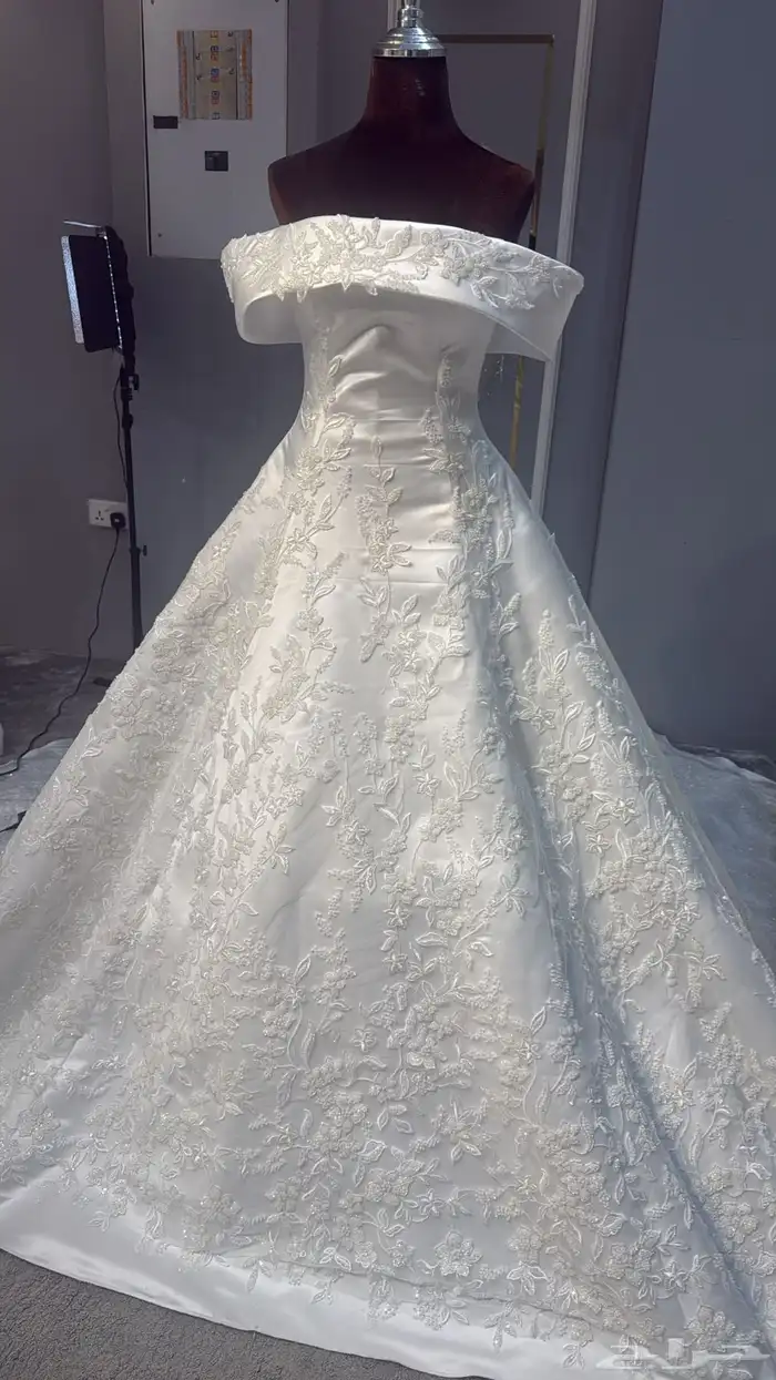 تفصيم وتصميم فساتين العروسه على حسب الطلب 1