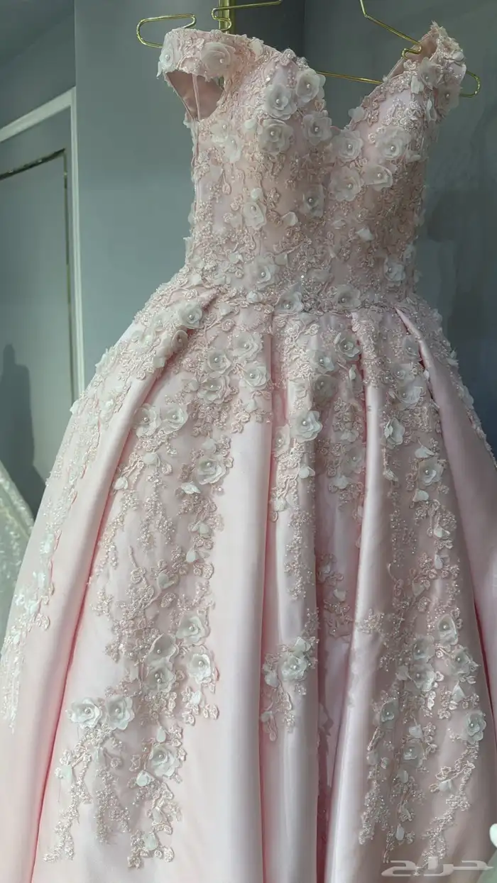 تفصيم وتصميم فساتين العروسه على حسب الطلب 2