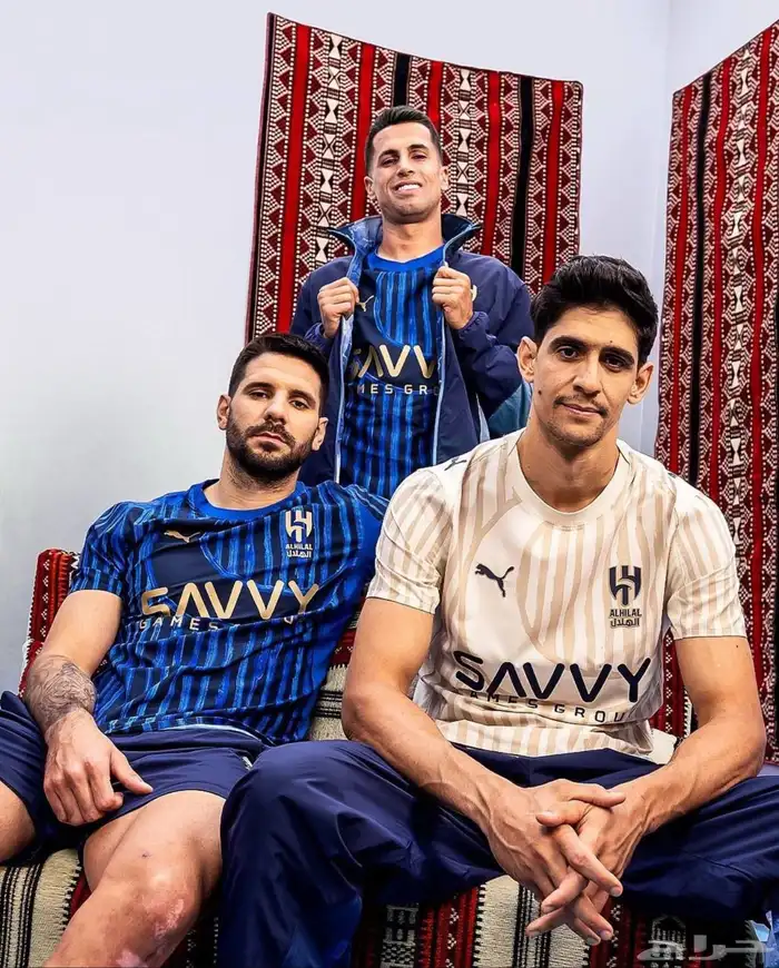 متوفر طقم الهلال الجديد لكأس العالم 0