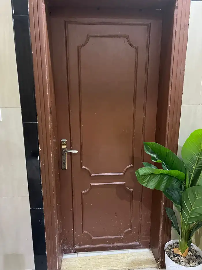 ابواب غرف بحاله جيده للبيع 3
