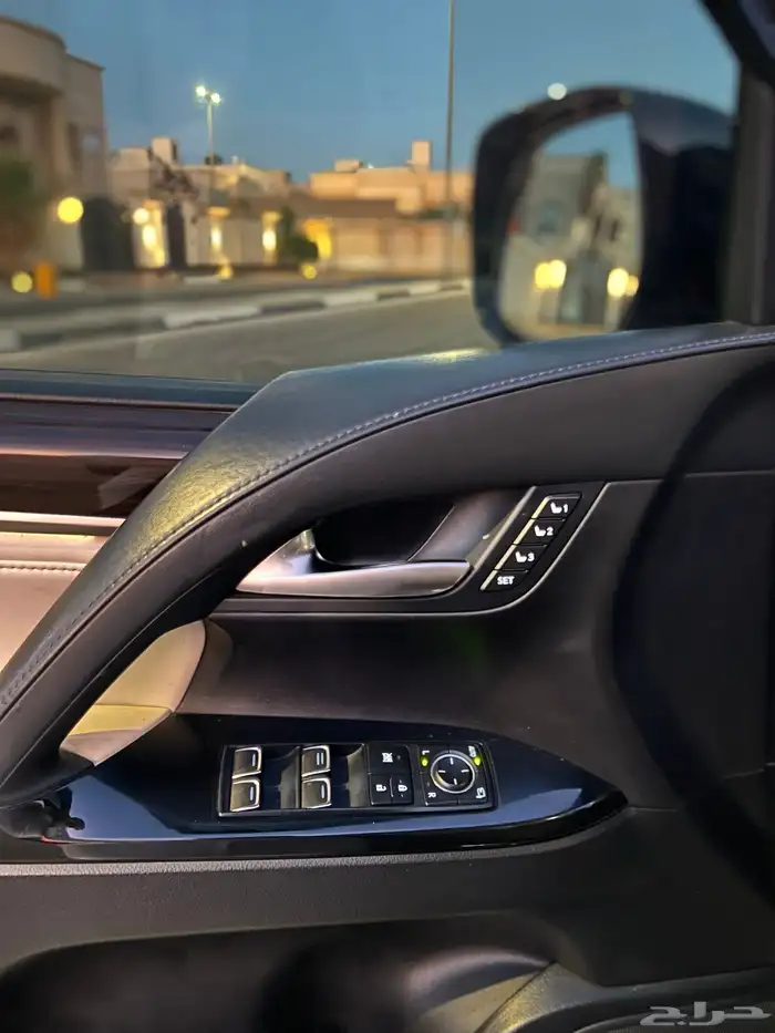لكزس LX570s فل اوبشن DD 2018 قمة النظافة سعودي وكالة 9