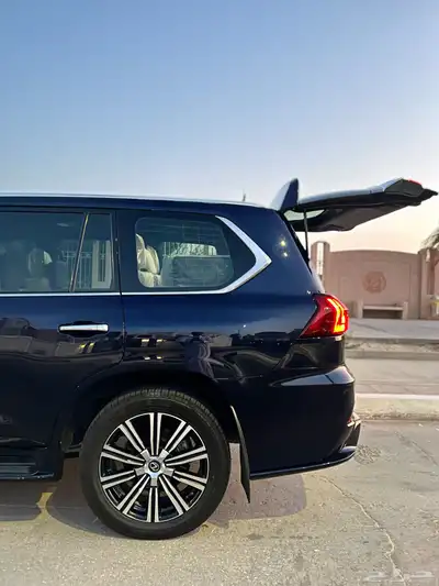 لكزس LX570s فل اوبشن DD 2018 قمة النظافة سعودي وكالة 39